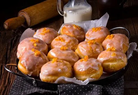 Domowe pączki na tłusty czwartek - przepis Szymona Czerwińskiego