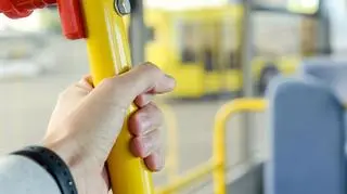 44-latek oskarżony o molestowanie dziecka w autobusie.