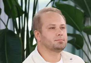 Adrian ze "Ślubu od pierwszego wejrzenia" po operacji usunięcia guza mózgu. Pokazał poruszające nagranie