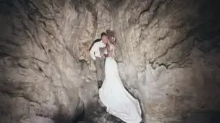 Ich sesja ślubna odbyła się 65 m pod ziemią. "Temperatura wynosiła 0,1 st. C" 