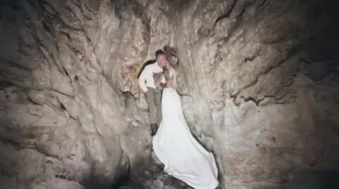 Ich sesja ślubna odbyła się 65 m pod ziemią. "Temperatura wynosiła 0,1 st. C" 