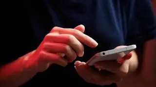 Oszust matrymonialny od 17 lat wyłudza pieniądze. "Uciekł służbom przez okno" 