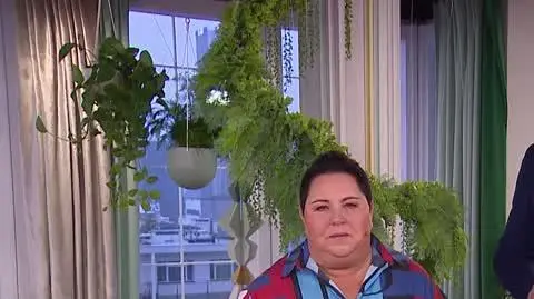 Babcia i wnuczek rządzą w kuchni 