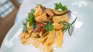 Spaghetti z chorizo i krewetkami