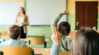 uczniowie w szkole 