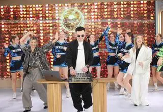 Zatańcz z nami w rytm muzyki współczesnej. To kilka prostych kroków!