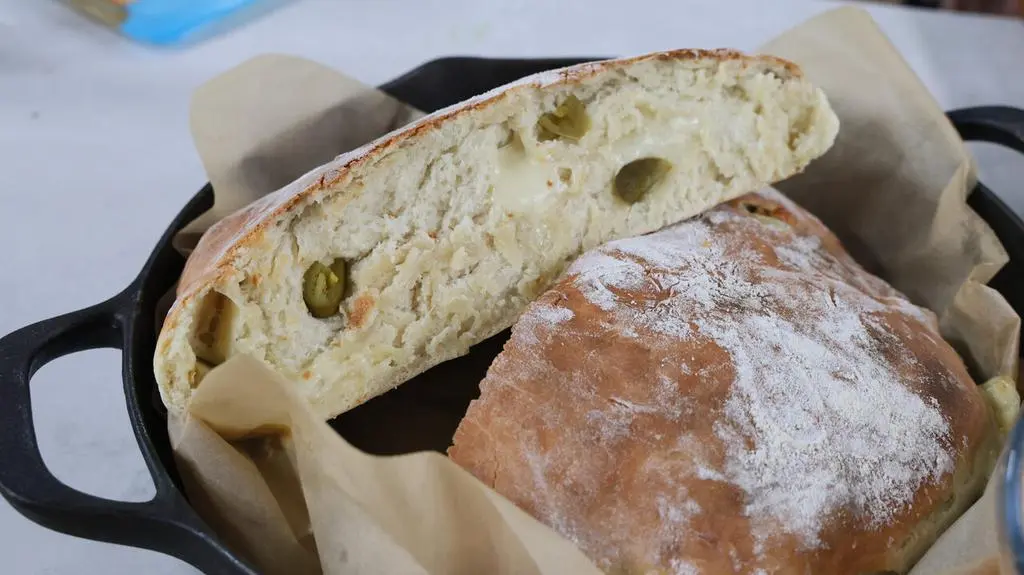 Ciasto drożdżowe z serem i jalapeno