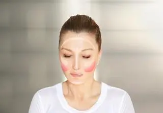 Rainbow contour - nowy trend w makijażu. Wysmukla i podkreśla rysy twarzy