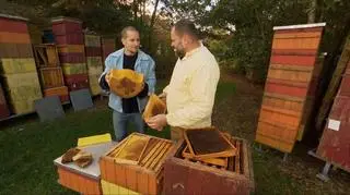 Krzysztof Zalewski w roli pszczelarza