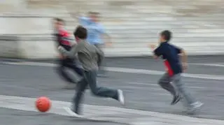 Włochy. Rodzice ukarani za to, że ich dzieci grały w piłkę