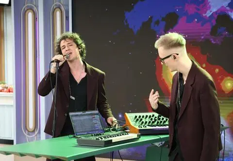 Duet KEVSKI na scenie Dzień Dobry TVN. Posłuchaj utworu "Before We Die"