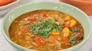 Zupa dyniowo-soczewicowa z kiełbaskami bez osłonki