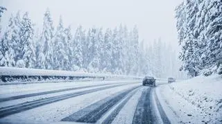 IMGW ostrzega przed marznącymi opadami i oblodzeniem. Gdzie pogoda będzie szczególnie niebezpieczna?