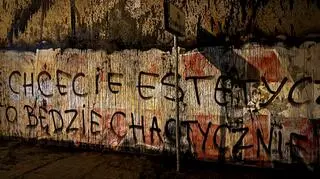 Pseudokibice niszczą ich dom. "Atakują mieszkających w nim ludzi"
