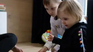 Rzadka choroba odebrała kilkulatkom mowę. "Sfotografowaliśmy najważniejsze elementy naszego życia"