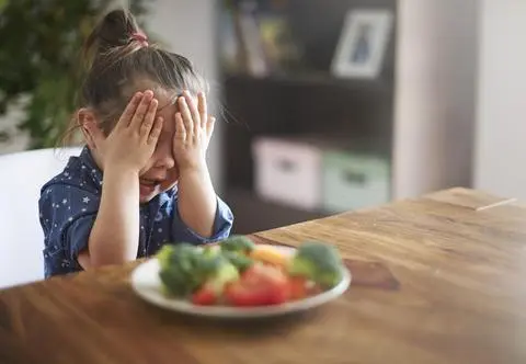"Dzieci chcą jeść, tylko czasami napotykają różne trudności". Jak poradzić sobie z niejadkiem?