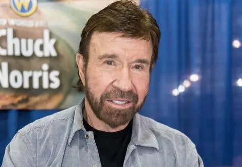 Chuck Norris obchodzi 85. urodziny. "Jest w połowie Indianinem" 
