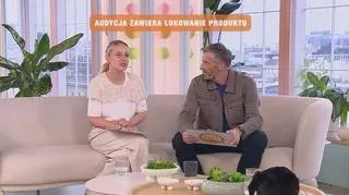 Pies z papugą pod jednym dachem
