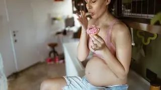 Ta dieta wpływa na upodobania dziecka do słonych smaków. Może być przyczyną rozwoju otyłości