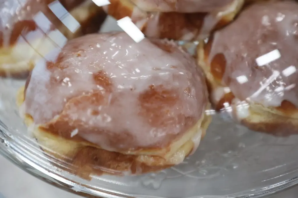 Pączki wiedeńskie z lukrem