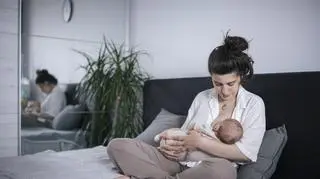 Mleko matki najlepsze dla niemowlaka? Ekspertka rozwiewa wątpliwości