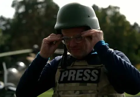 Marcin Meller przeszedł przed kamerami kurs przetrwania. "Na wojnach byłem około 10 razy"