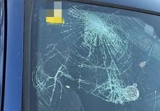 7-letni chłopiec rozbił głową przednią szybę. "Pasy bezpieczeństwa nie były zapięte" 