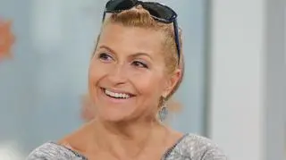 Katarzyna Skrzynecka pozdrawia fanów z garderoby. "Z biustem tak pełnym jak ponton"