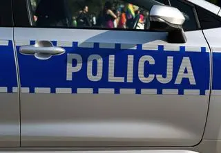 Pijani rodzice ugryźli policjantów. "Odpowiedzą za narażenie dzieci"