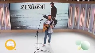 Adam Kalinowski w piosence “Długość dźwięku samotności” 