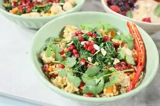 Sałatka z kaszą bulgur na ciepło