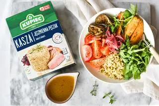 Sałatka z Kaszą Jęczmienną Pęczak i pieczonymi batatami