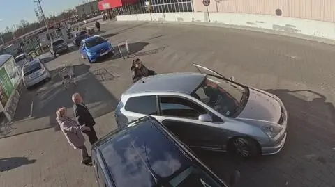 "Miejska dżungla". Porysowała samochód i chce uciec - jaka jest reakcja przechodniów?