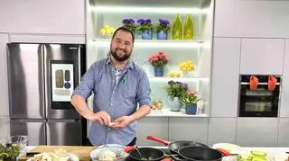 Polędwiczki wieprzowe faszerowane młodą kapustą pod sosem z serem blue