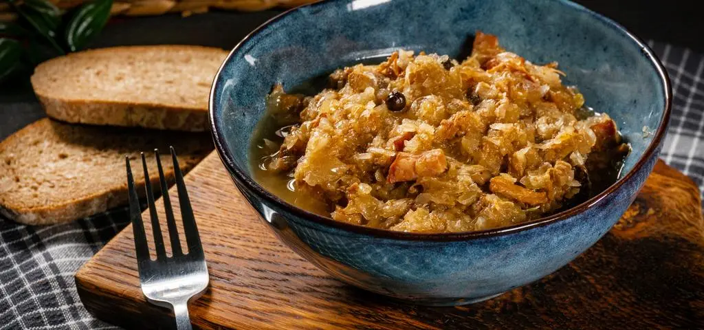 Magiczny świąteczny bigos. Aromatyczny przepis, który podbije każdy wigilijny stół