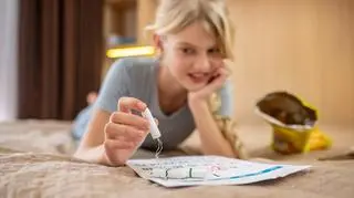 Dostałaś pierwszej miesiączki i nie wiesz jak powiedzieć o tym mamie? Podpowiadamy, jak to zrobić