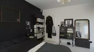 Mieszkanie w stylu vintage na czarno-białym tle