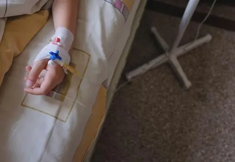 Ten gaz często zażywają dzieci. Rośnie liczba zatruć. Dochodzi do paraliżu mięśni rąk i nóg