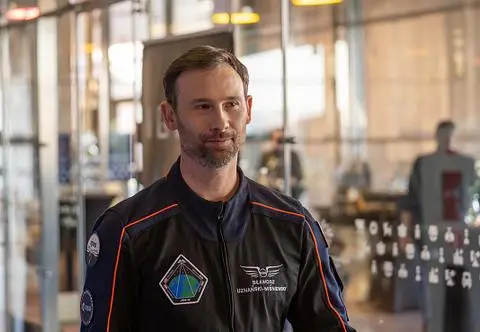 Lot Polaka w kosmos przełożony. Przedstawiciele firmy Elona Muska podają powód