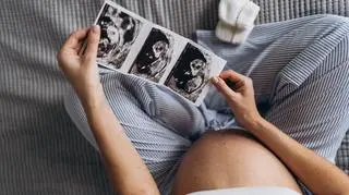 Nietypowy sposób na walkę z kryzysem demograficznym. Kobiety dostają listy, które mają zachęcić je do rodzenia dzieci