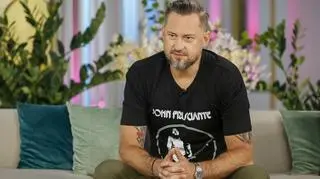 Marcin Prokop po uszy schował się w piasku. Fani: "Czy kopiący ten dół jeszcze żyje?".