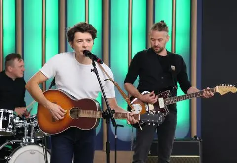 Tomasz Ziętek w nowej, muzycznej roli na scenie Dzień Dobry TVN