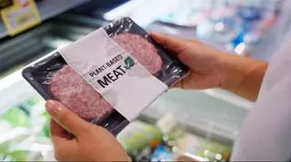 Zakaz nazywania wegańskich produktów "mięsnymi" terminami? "To kwestia przejrzystości i uczciwości"
