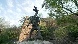 Słynna rzeźba smoka wawelskiego kończy 50 lat. "Jego historia jest dosyć skomplikowana"