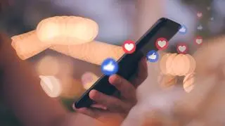 Klikając w fałszywy link na Facebooku można stracić dane i pieniądze. Jak tego uniknąć? Wyjaśnia CERT