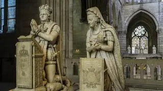 Historia Pałacu wersalskiego. Co warto wiedzieć o tym miejscu? Ciekawostki