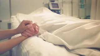 Groźna bakteria zbiera coraz większe żniwo. Nie żyje kolejny zakażony