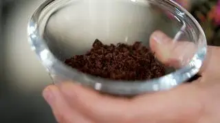 Usuwanie osadu na kranie i brzydkiego zapachu z butów. Jak jeszcze można wykorzystać zużyte torebki z herbatą?
