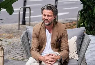 Olivier Janiak pokazał zdjęcie z młodości. "Karolina już wtedy na ścianie w ramce wisiała"