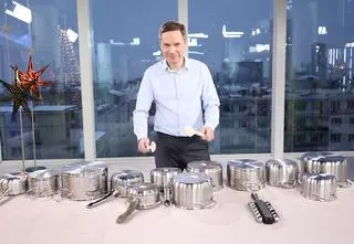 Świąteczne melodie grane na garnkach. Rozpoznasz te utwory?